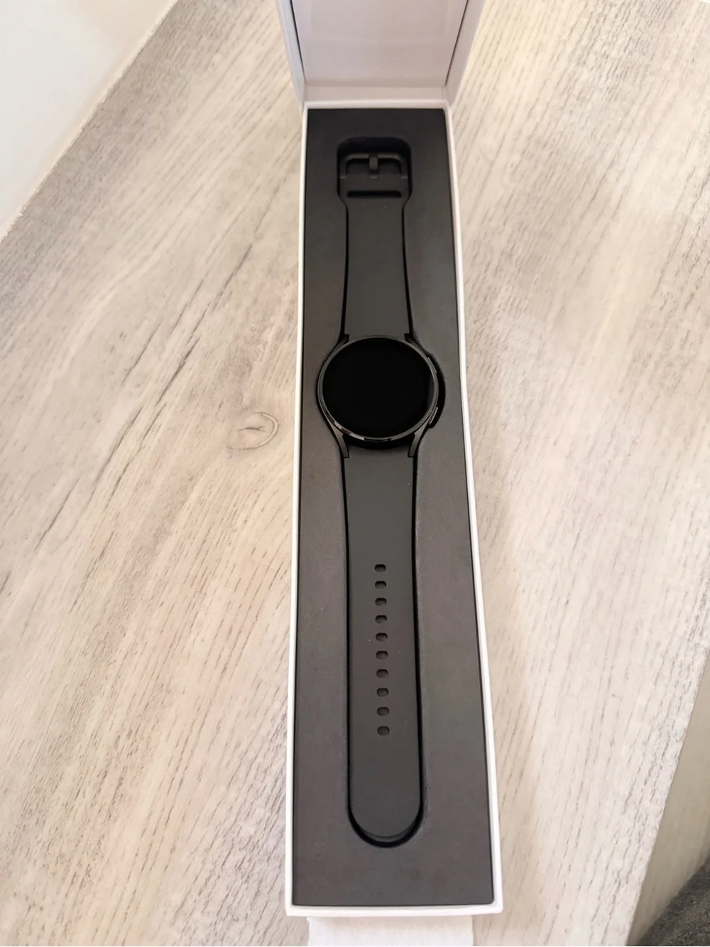 Samsung Galaxy Watch4 Smartwatch - Black with Green Dial